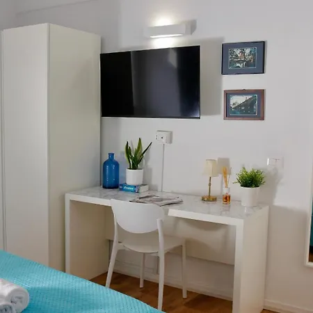 Guest house Helmirage Luxury Parlamento 4*