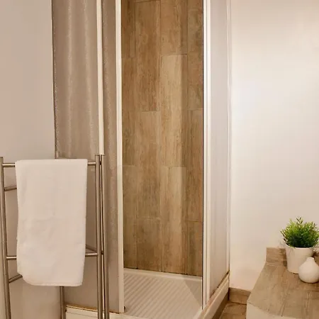 Helmirage Luxury Parlamento Rome